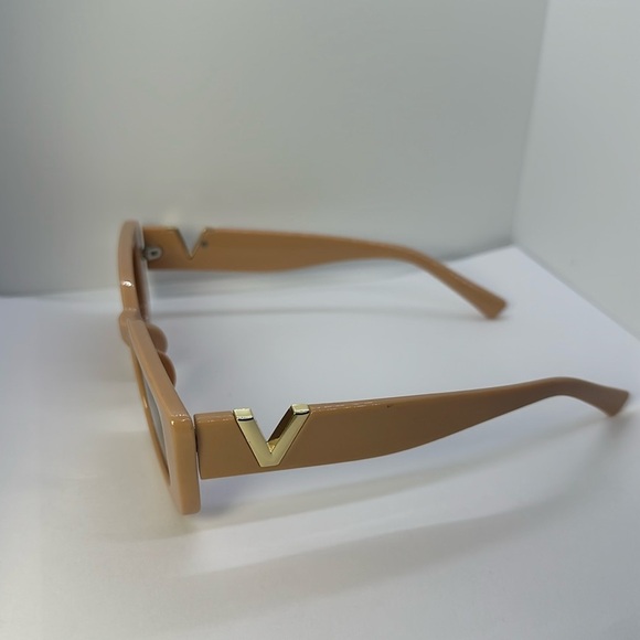 Chic  Retro Nude Square Sunglasses Gold V Detail UV Protection Trendy Shades